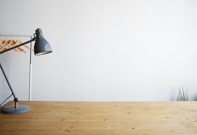 Adjustable Desks: Nurturing Posture and Well-being in the Digital Age